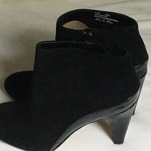 Clarks black boots, size 8, Beautiful and confortable. Real leather.